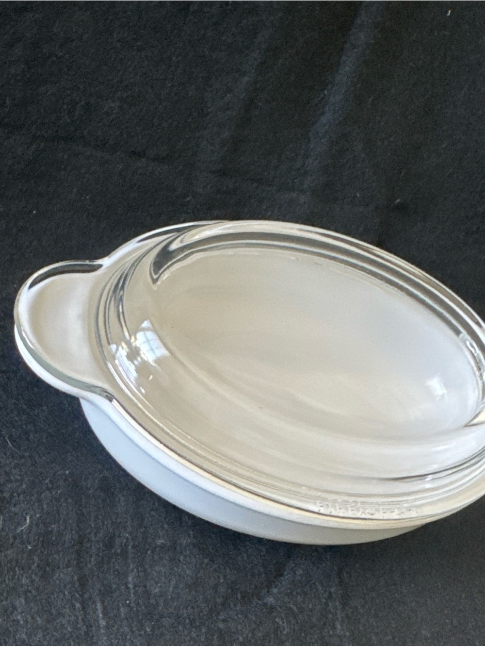 CORNING WARE  P-14-B  14 OZ  WHITE CASSEROLE DISH W/ CLEAR PYREX GLASS LID - Picture 3 of 10